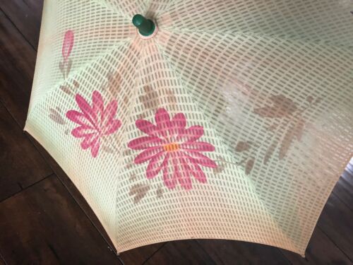 Very Ugly Vintage GREEN FABRIC SILK Parasol Umbrella Flowers w/ Wood Handle

taken from https://www.ebay.com/itm/184291341234